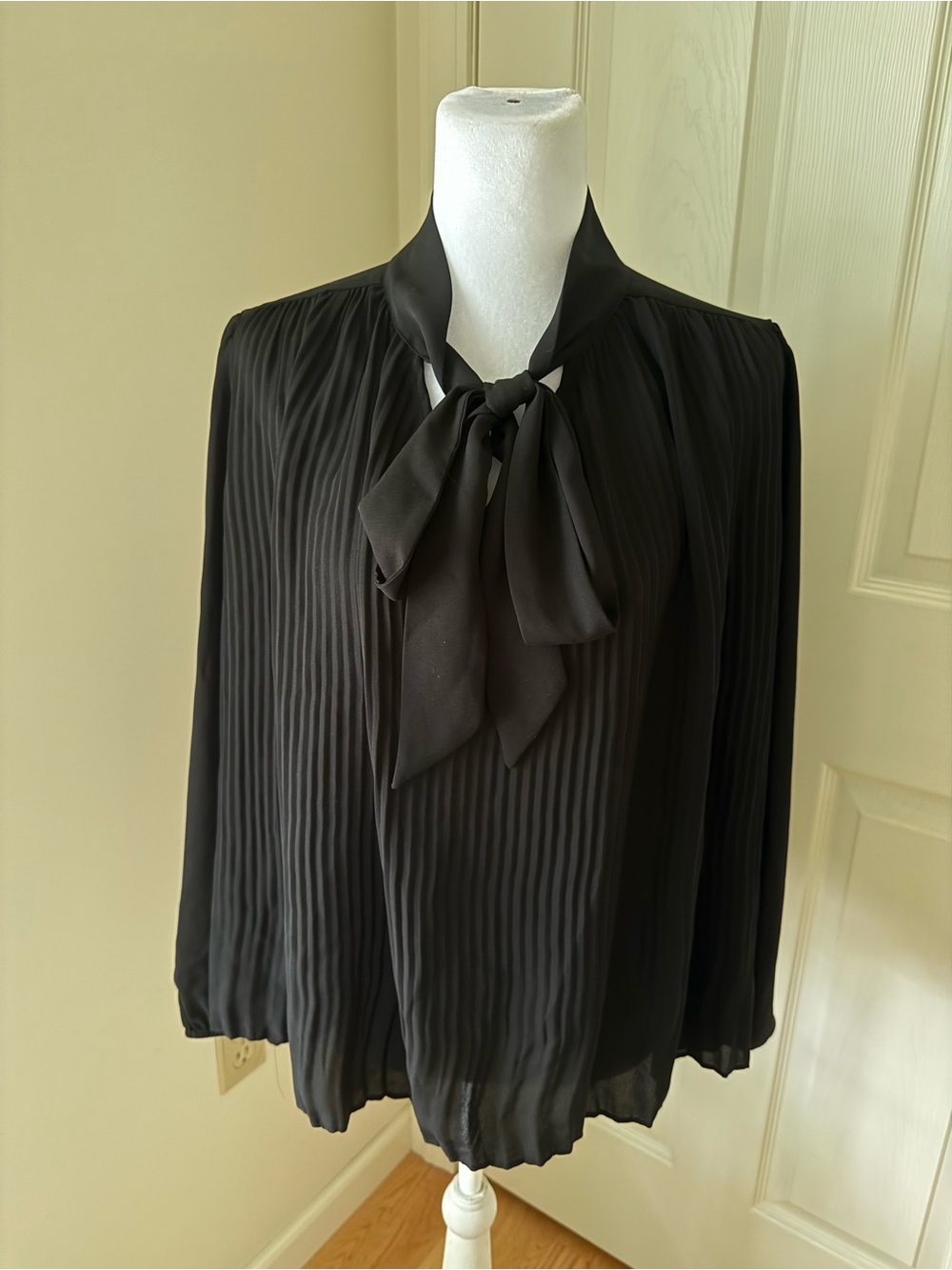 Nanette Lepore Sheer Pleated Blouse Black Tie Neck Long Sleeve Size M